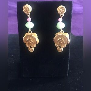 Vintage pair of ladies earrings